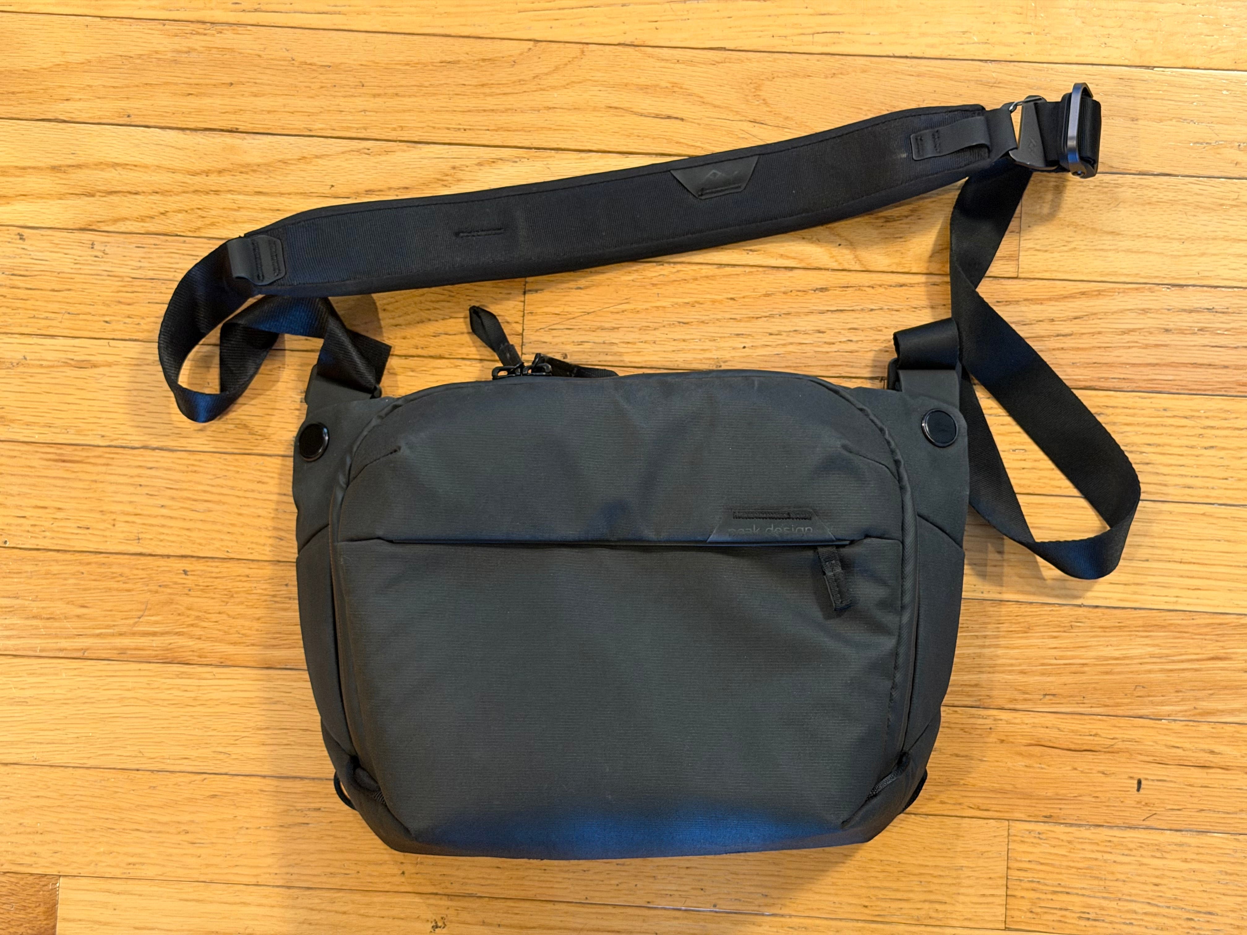 Peak Design Everyday Sling 6L bag in black