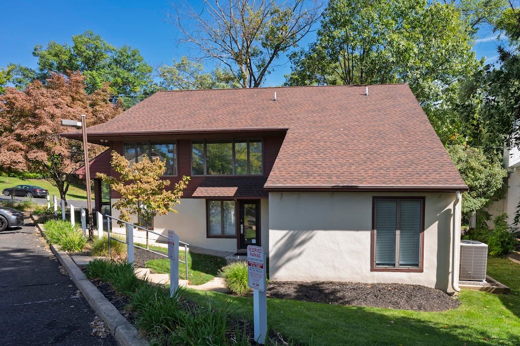 Office with private parking for rent in Doylestown borough
