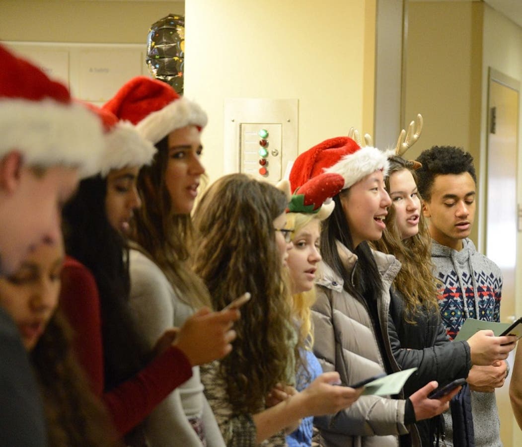 https://patch.com/img/cdn20/users/2419693/20181217/101321/styles/raw/public/processed_images/moorestownfriendsschoolchoir1-1545059542-6956.jpg