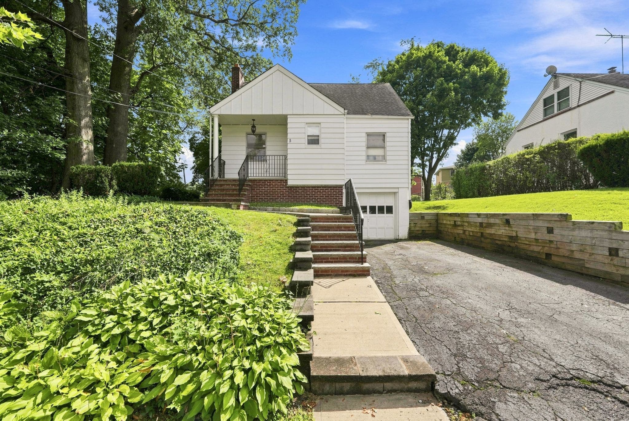 New Nutley 2 BR Cape