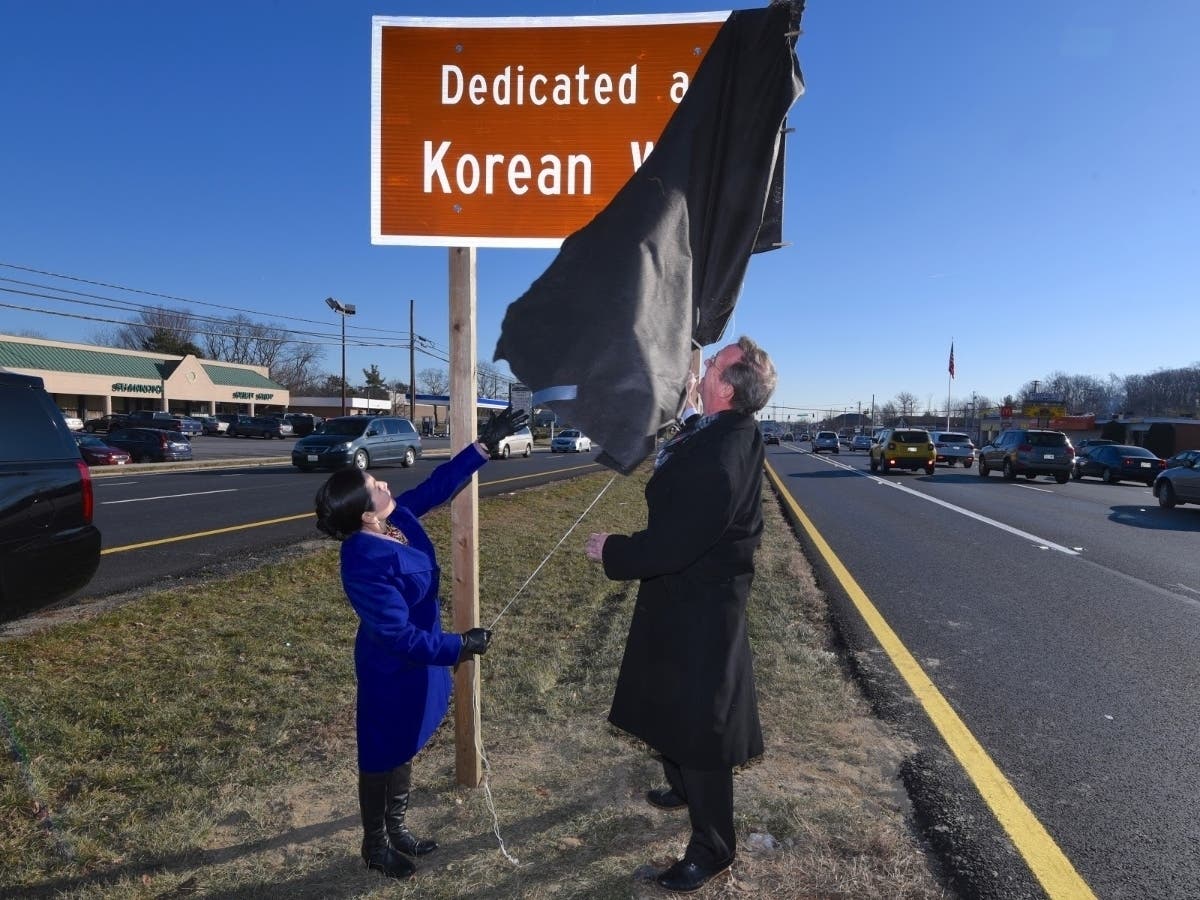 The South Korean ambassador to the United States will award the Order of Civil Merit of the Republic of Korea to Maryland First Lady Yumi Hogan next Tuesday, the Office of the Governor announced.