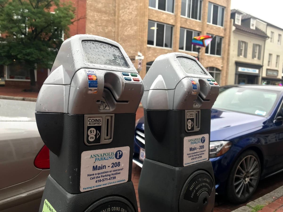 Eye On Annapolis reported that the city will offer three free parking options this holiday season.