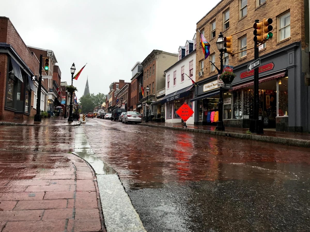 Eye On Annapolis reported that Midnight Madness shopping will return next month.