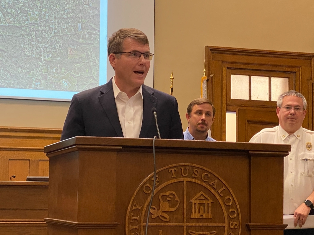 Tuscaloosa Mayor Walt Maddox addresses media Sunday afternoon after a major leak in one of the city's raw sewage lines resulted in impacted for south Tuscaloosa.