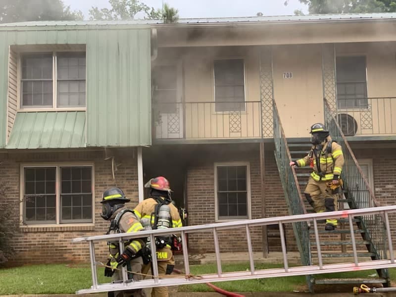 Tuscaloosa firefighters responded to an apartment fire on East 33rd Street Sunday afternoon. 