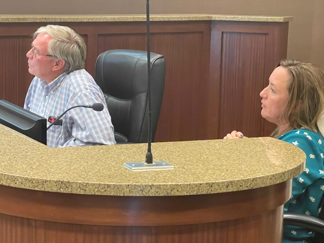 Northport Mayor Bobby Herndon, left, and City Administrator Glenda Webb during Monday night's meeting. 