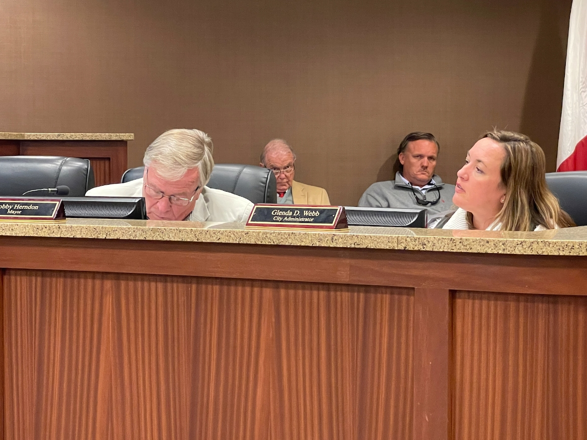 Northport Mayor Bobby Herndon, left, and City Administrator Glenda Webb during Monday night's meeting