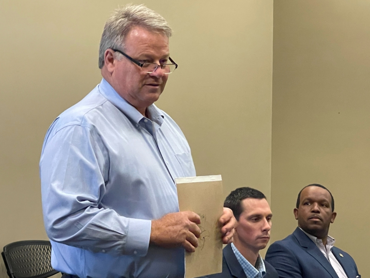 PARA Executive Director Gary Minor speaks to the Northport City Council last month. 