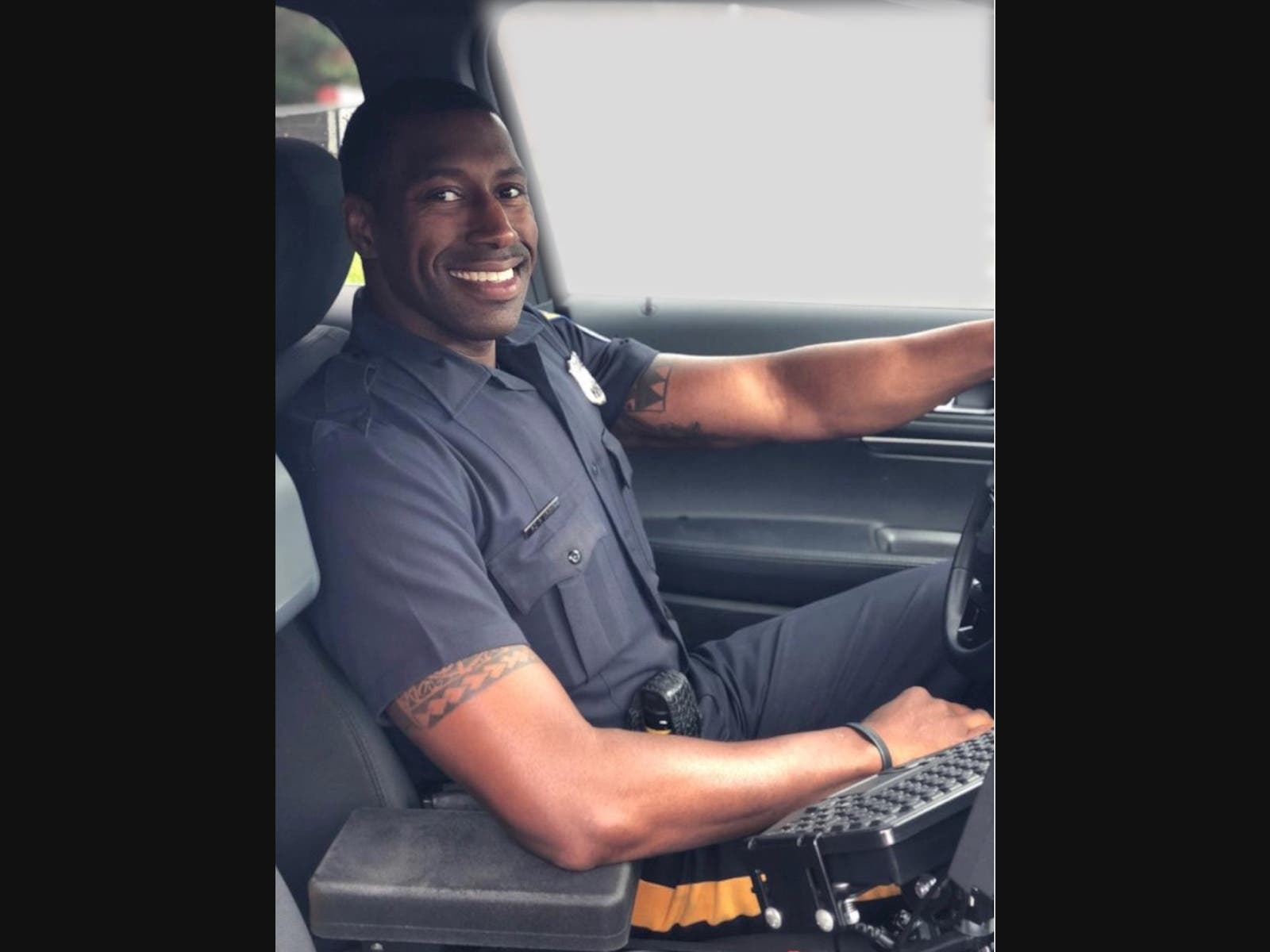 L.E.A.D. program Officer Reggie Wright teaches students how to make good choices when it comes to drugs, alcohol and violence. 