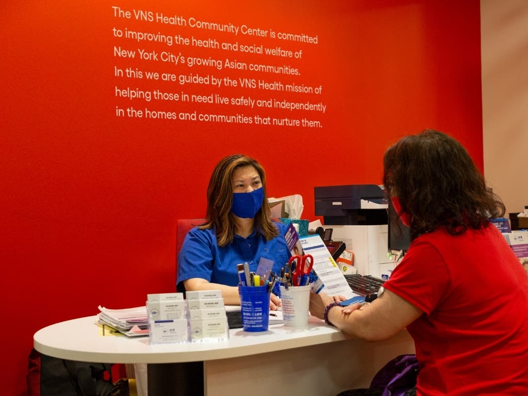 Clinician working with client at the VNS Health Chinatown Community Center
