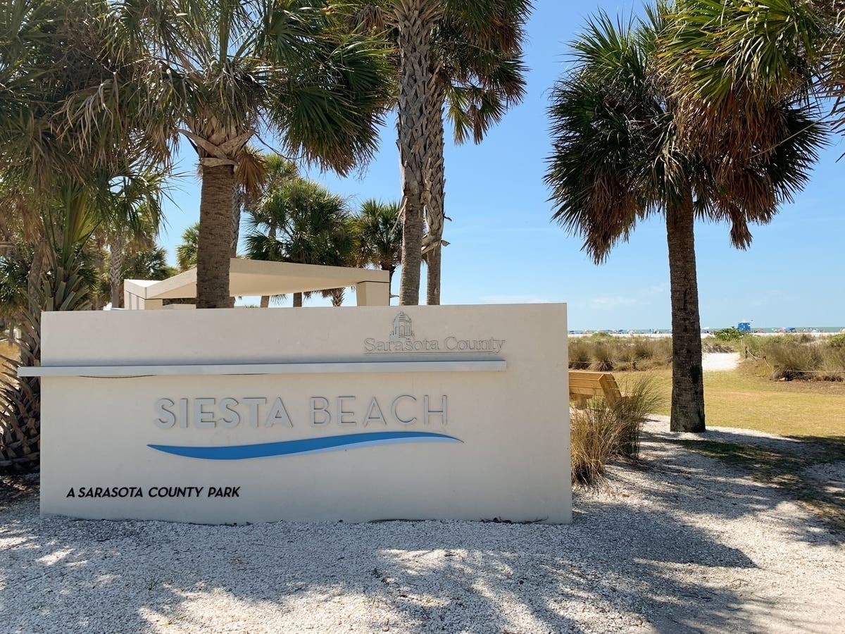After a bid for the incorporation of Siesta Key fell flat, Sarasota city commissioners will explore annexing the barrier island community.