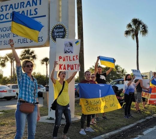 People demonstrate Sunday afternoon in Sarasota along Bayfront Drive, expressing Ukraine support and protesting the Russian invasion of the country. Now, Commissioner Hagen Brody wants to end the city's sister city relationship with Vladimir, Russia.