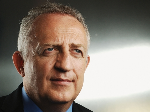 Bramwell Tovey, who joined the Sarasota Orchestra as music director last year, died of cancer at 69.