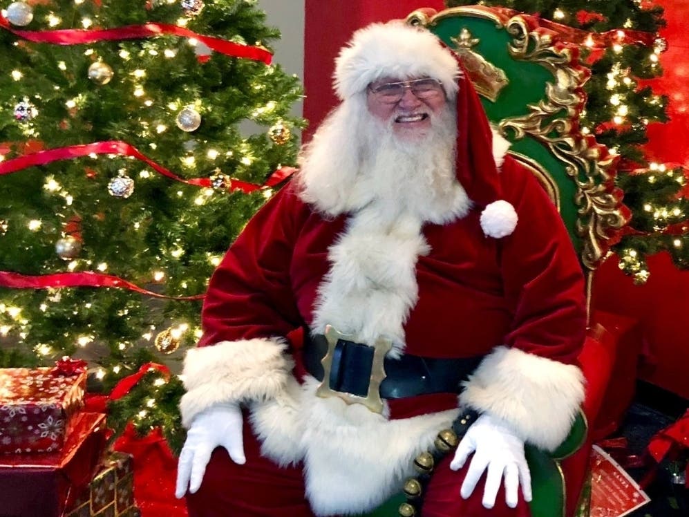 Santa is back in Manatee County for Christmas. Here’s where you can see him. 