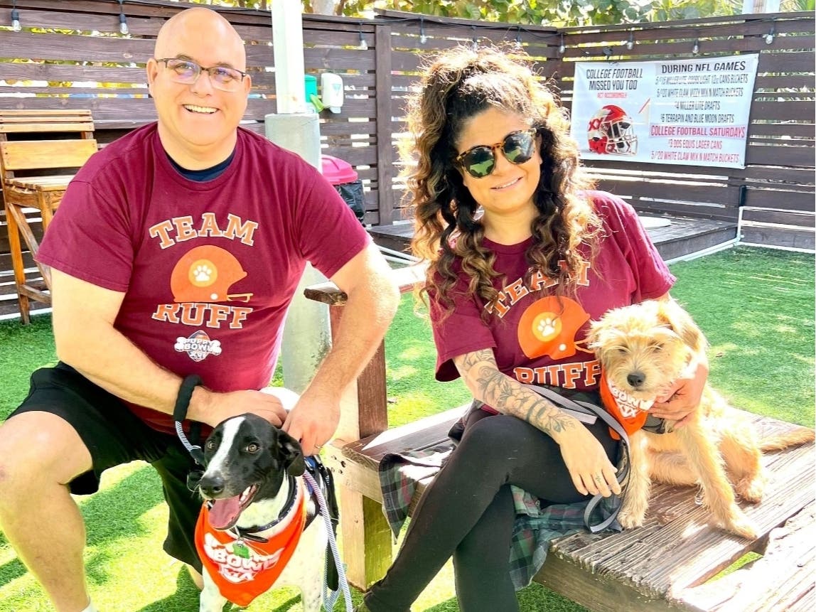 On Super Bowl Sunday, two St. Pete rescue dogs will play in Animal Planet’s Puppy Bowl. Meet Nancy and Max at a Dog Bar that day.