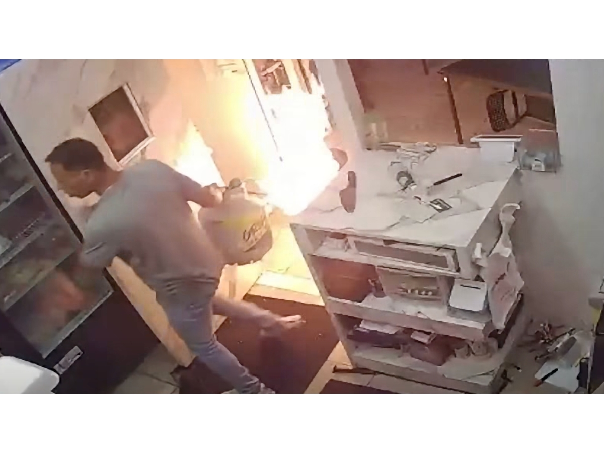 A man armed with kitchen knives was arrested for setting a Tampa restaurant on fire with a flaming propane tank, Hillsborough County deputies said.