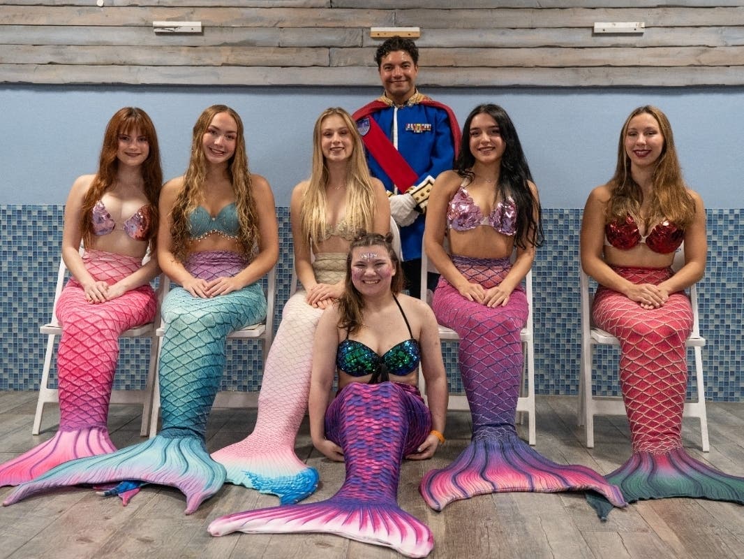 Make-A-Wish Southern Florida helped a 16-year-old AL girl fulfill her dream of becoming a mermaid with a visit to Weeki Wachee.