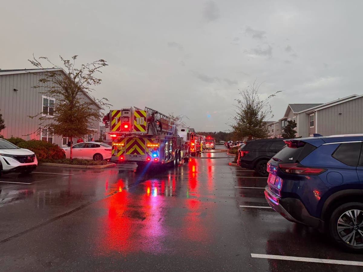 A lightning strike sparked a fire at a Brooksville apartment complex, displacing 34 residents, Hernando Count fire officials said.