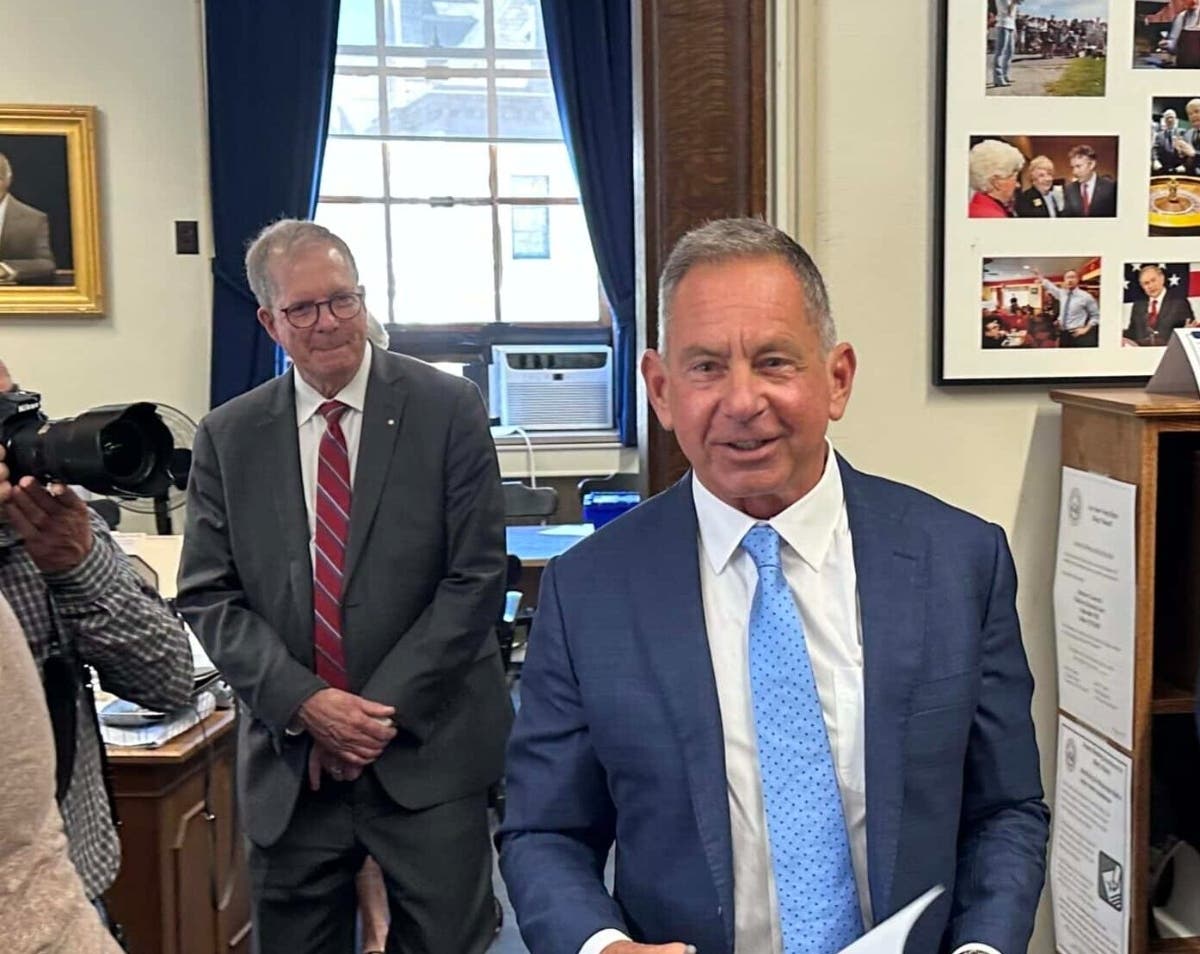 Republican Anthony DiLorenzo files his candidacy paperwork in the NH01 GOP primary as Secretary of State David Scanlan looks on.