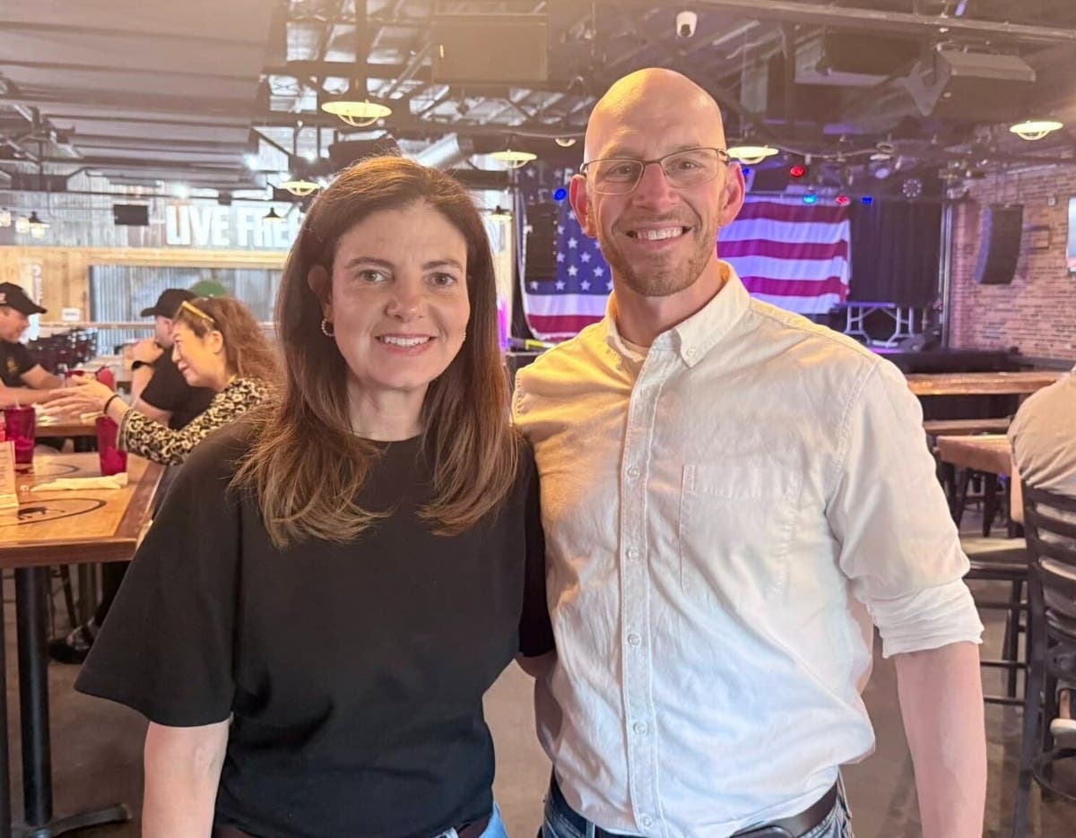 Gov. Kelly Ayotte and Mayor Jay Ruais at The Goat Manchester.