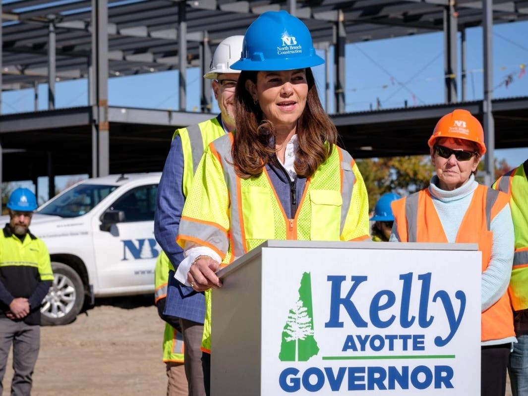 Gov. Kelly Ayotte receives the endorsement of the Associated Builders and Contractors of New Hampshire during a visit to The Village on Technology Hill in Londonderry.