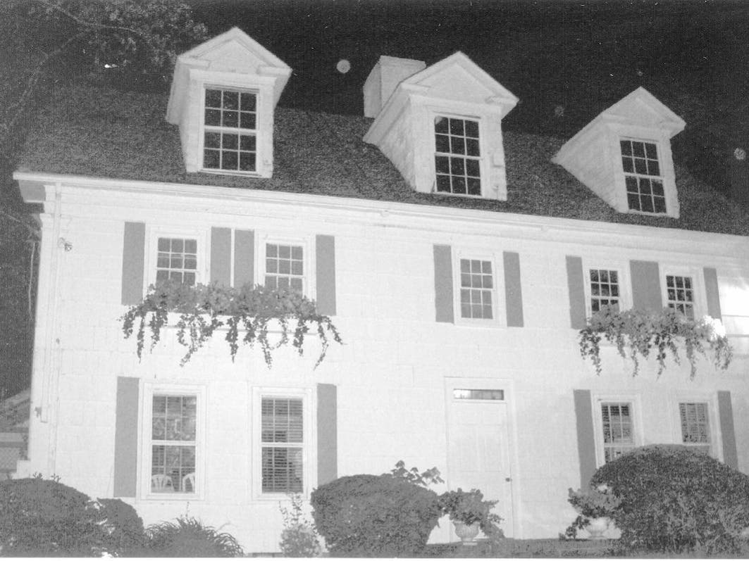 The Country House Restaurant in Stony Brook is rumored to be haunted. 