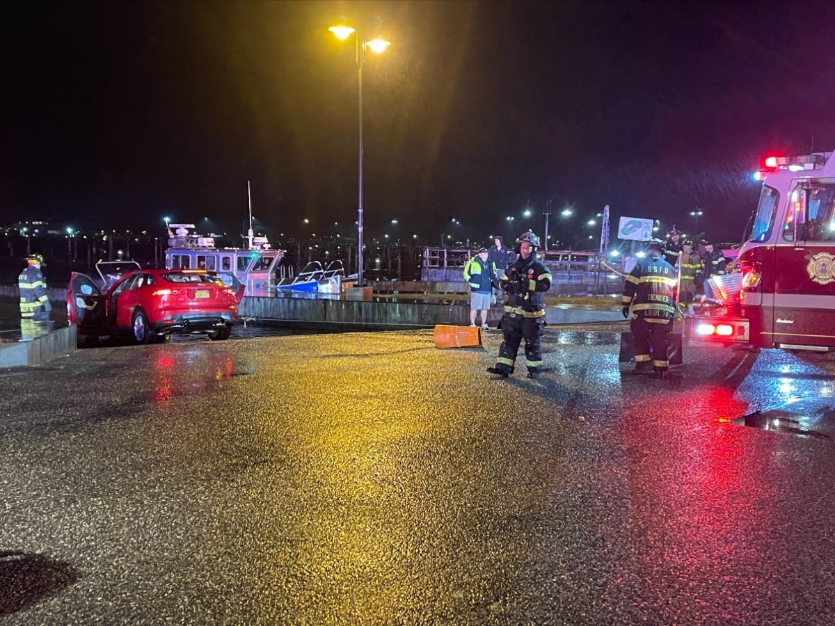  A man died after the SUV he was in went into the water off of Bay Shore Marina on Thursday night, Suffolk police said.