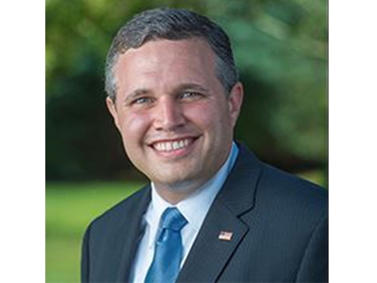 Former Brookhaven Councilman Kevin LaValle has been sworn in to his new post in the Ton Clerk's office.