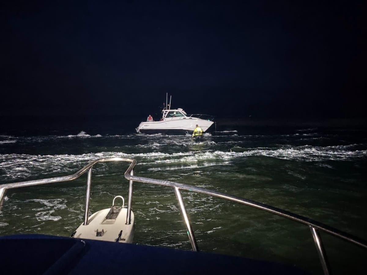 4 Rescued In Pre-Dawn Save From Stranded Boat That Ran Aground In Atlantic Ocean Off LI Beach