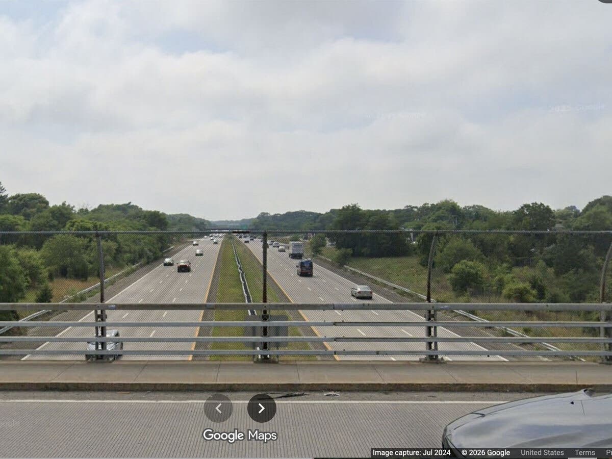 A group of Suffolk pols and labor officials plan to call for the widening of Sunrise Highway at a news conference in Patchogue on Tuesday, according to a release from Sen. Dean Murray's office.