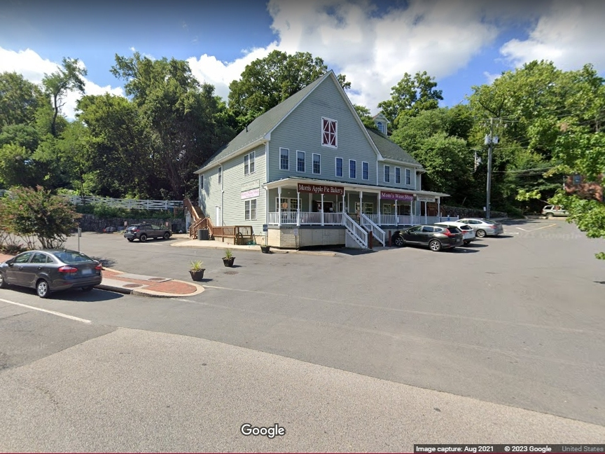 Mom's Apple Pie bakery, an Occoquan staple for 20 years, is closing. A new bakery from the owners' daughter will replace it in March.