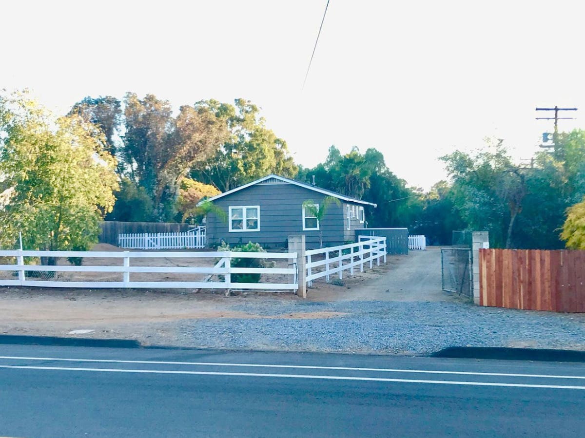 2 beds 1 bth for rent at 1591 Hillsdale Rd, El Cajon, CA 92019 San