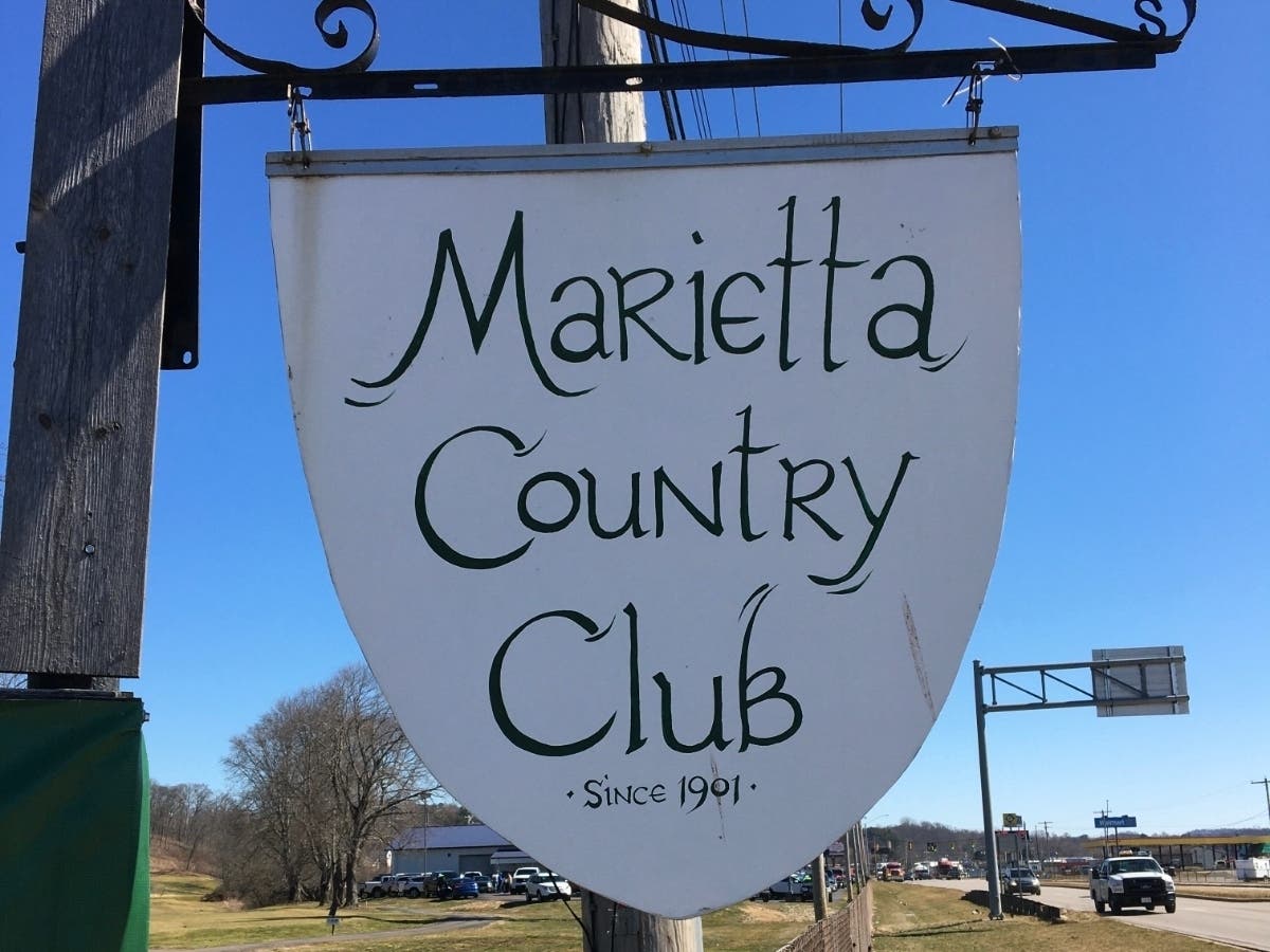 An image of the Marietta Country Club sign at their Pike Street entrance.
