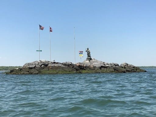 The seagull is real, but the statue of William Tell from the square of the Swiss village of Altdorf is a replica.