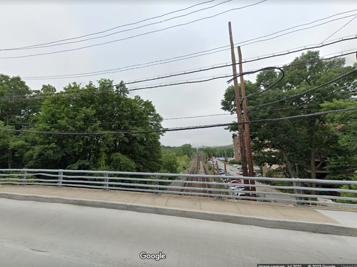 A lonely bridge in Westchester County became a place of hope in the early morning hours on Friday. 