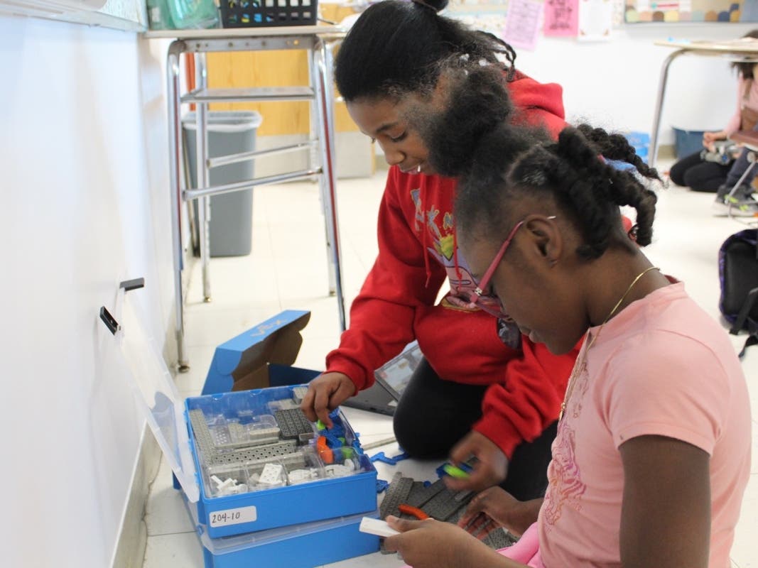 Experimenting with robotics In Mount Vernon isn't just building math and science knowledge and pretty cool robots -- it's also building friendships. 