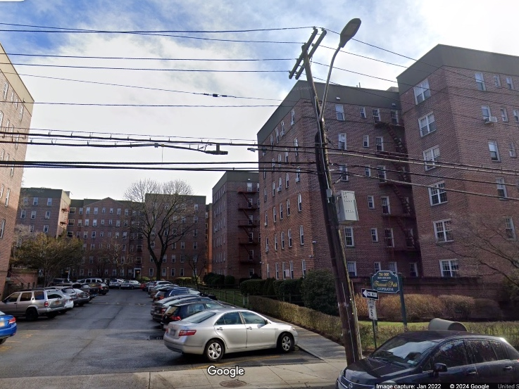 The Yonkers Police Department says that on Saturday, around 1:30 p.m., officers responded to an apartment inside 760 Bronx River Road, after a report of a stabbing.