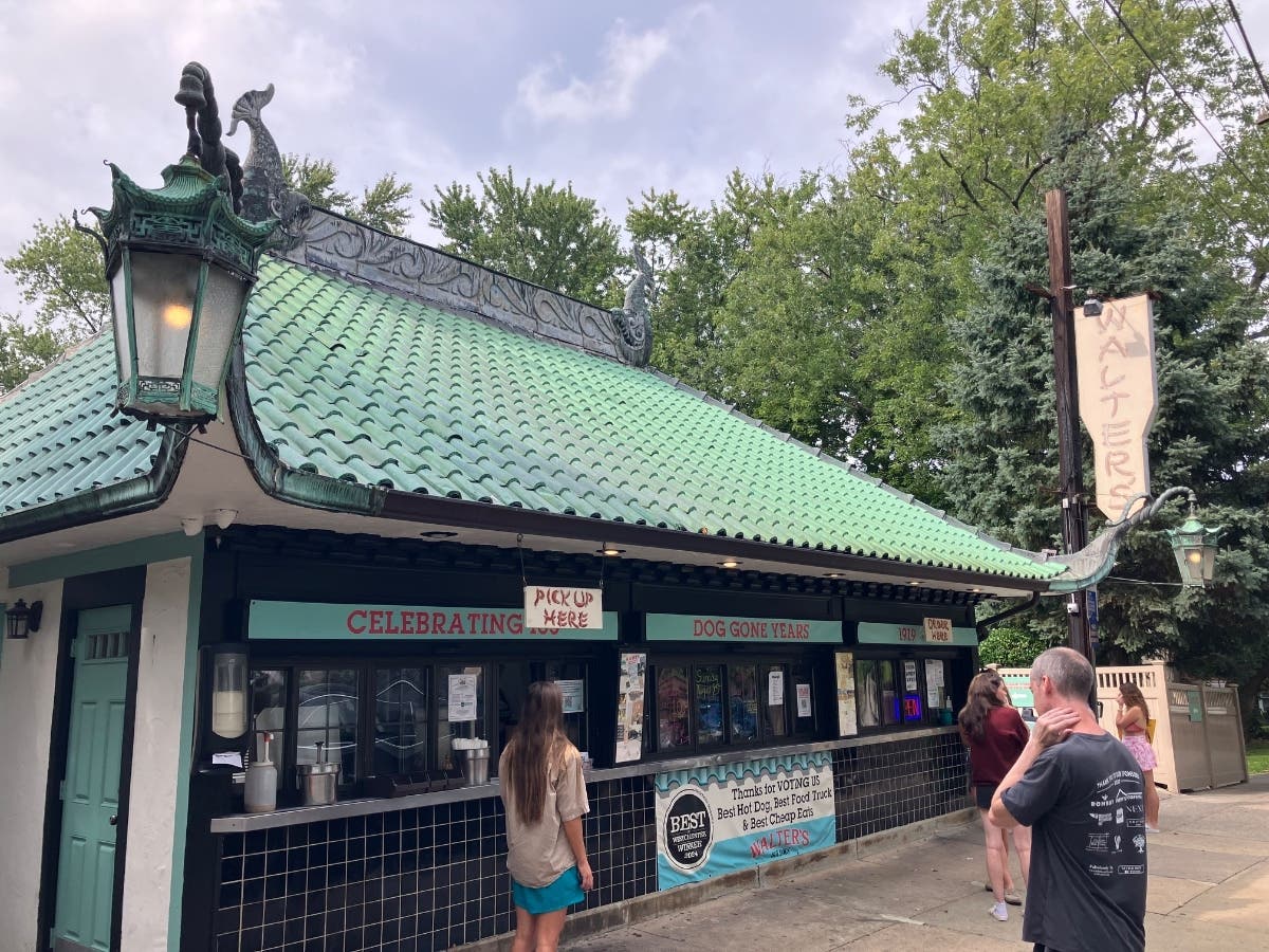 Walter's Hot Dogs in Mamaroneck is planning a special event with former Yankees pitcher Mariano Rivera.