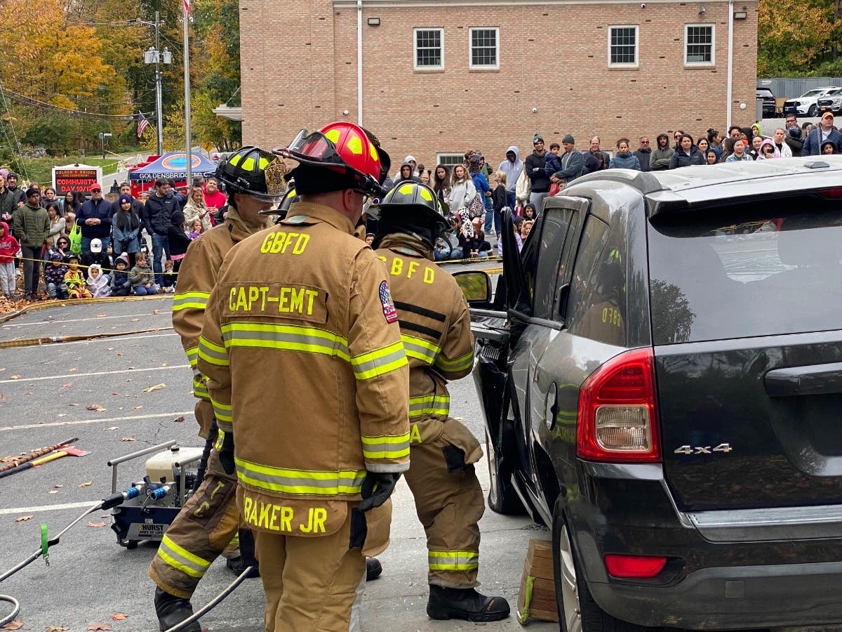 GBFD firefighters demonstrate the “Jaws of Life” hydraulic tools in a simulated car rescue.