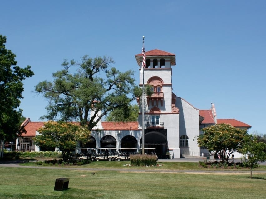 Ravisloe was the Chicagoland area's first Jewish-membered club, a spokeswoman told Patch. 