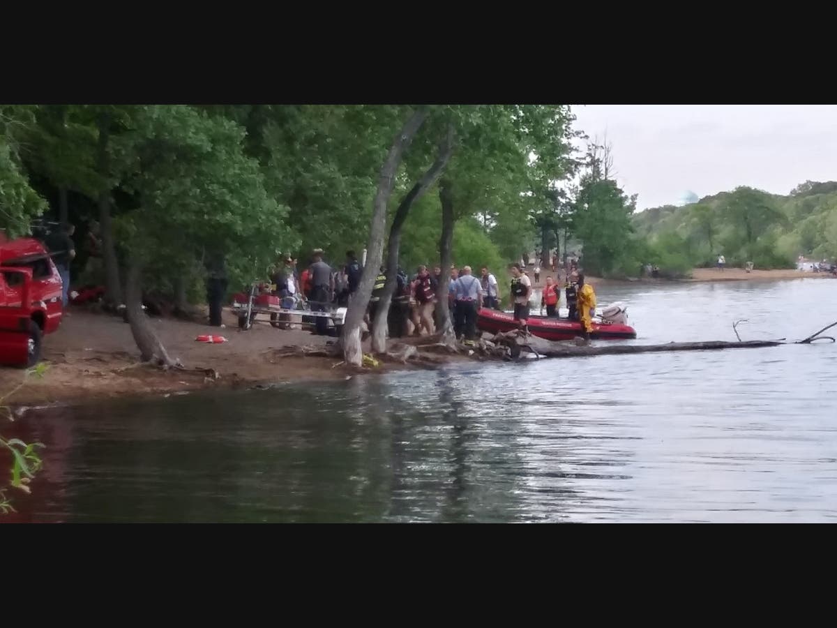 A man drowned at Hempstead Lake Park while on the water while his children Sunday. 
