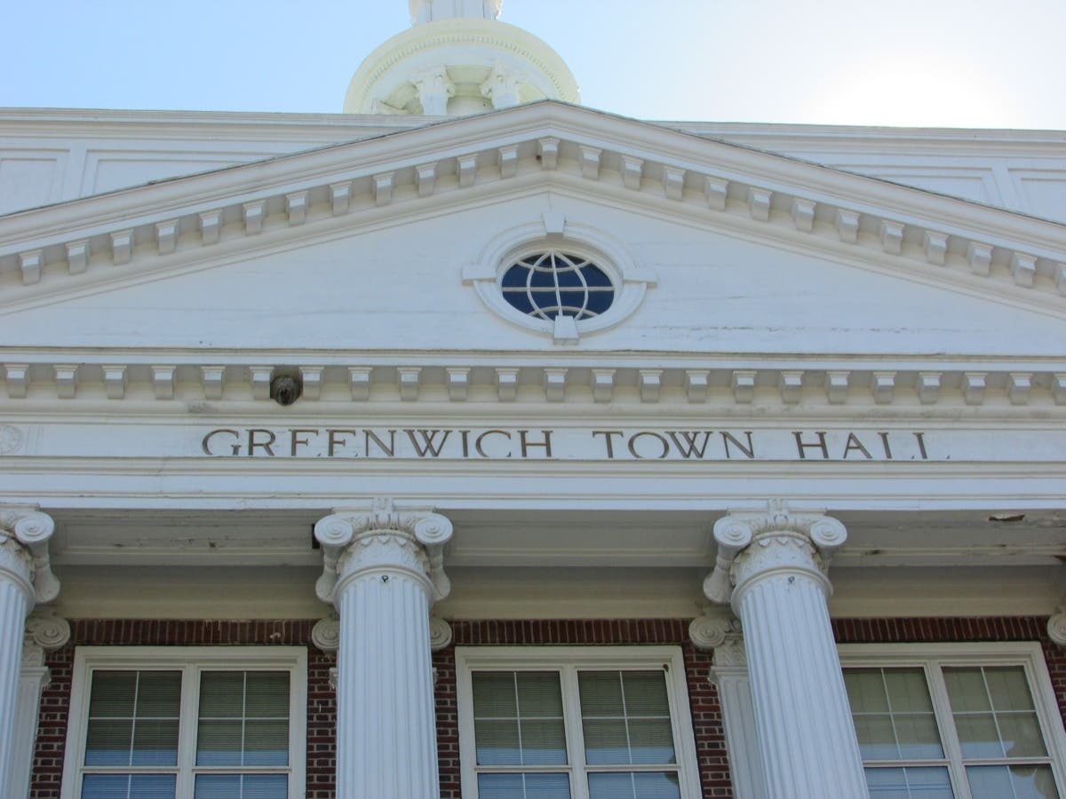 The mandate for town facilities, such as Greenwich Town Hall, has been in effect since Dec. 22, 2021.