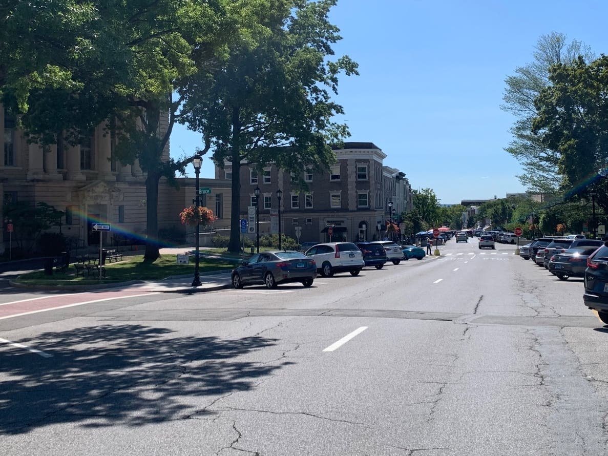 A House bill that would extend outdoor dining to 2023 is currently under consideration. Town Administrator Benjamin Branyan said it was important for the board to provide restaurants an opportunity to plan in the meantime.