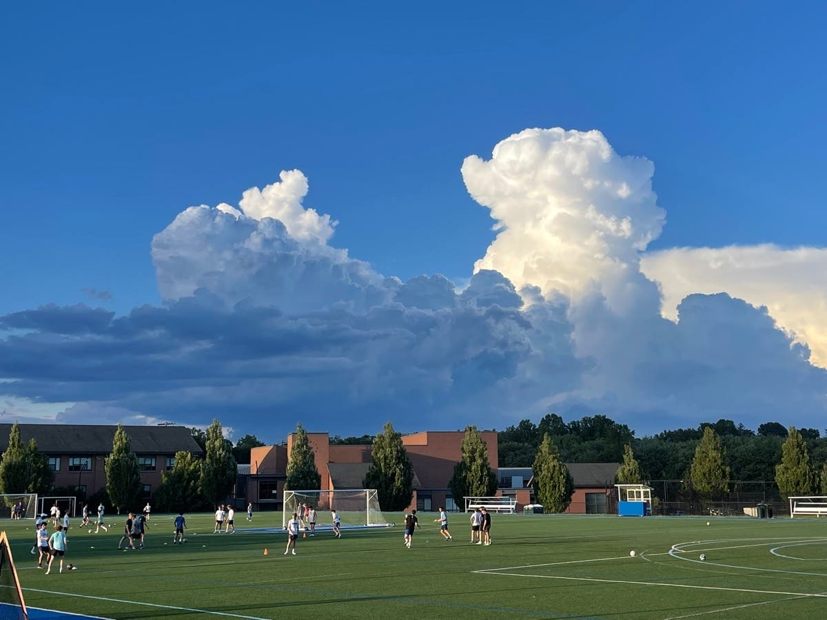 We're looking for high-resolution, horizontal "landscape" images that reflect the beauty and fun that is Greenwich, and that show off your unique talents.