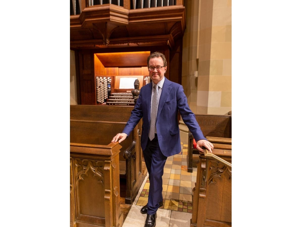  Jonathan Vaughn is a renowned British-American organist, choral director and accompanist.