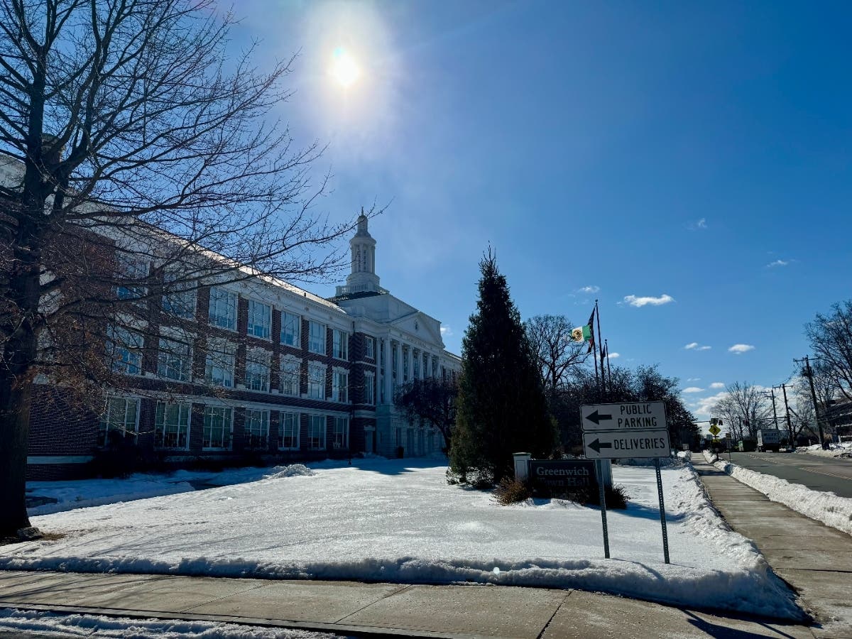 The Greenwich Board of Selectmen on Thursday voted to refer plans for a new ice rink and enhanced park to the town's Planning & Zoning Commission for Municipal Improvement status.