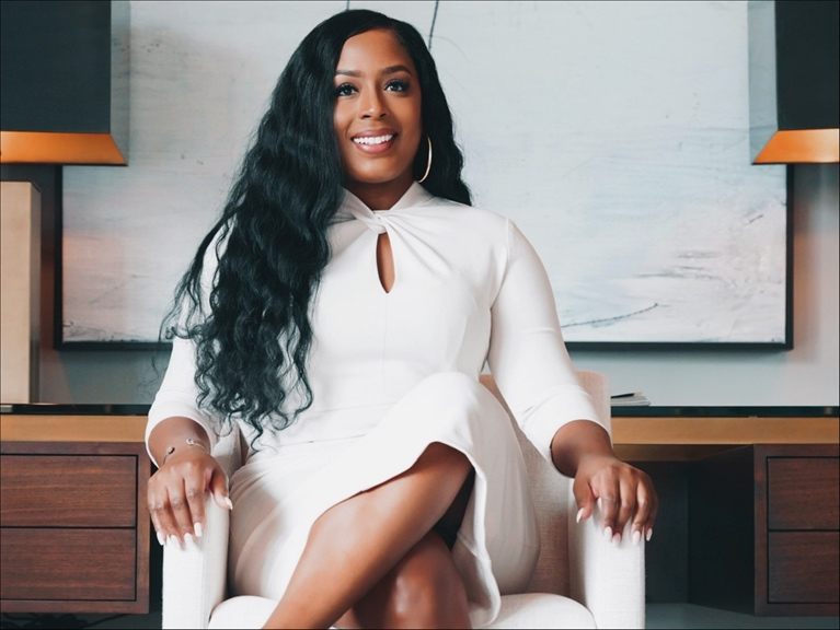 On "House Hunters," Aurora real estate professional Sheena Baker will guide a single mother through the process of buying her first house outside of Chicago.