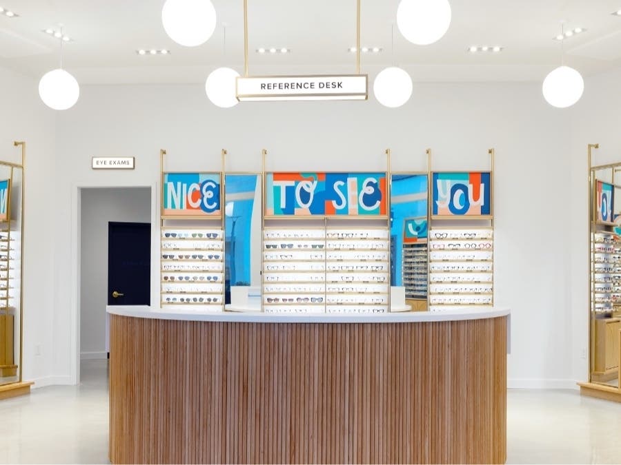 Warby Parker is opening its 15th store in Illinois Saturday at the Geneva Commons.