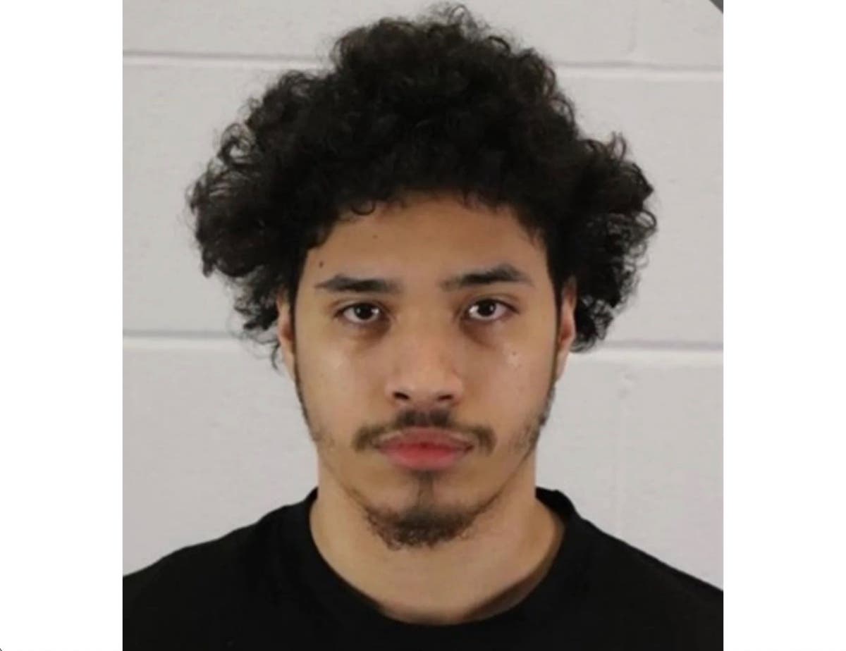 Estevon D. Vargas, 24, of the 300 block of Michigan Avenue in Aurora.