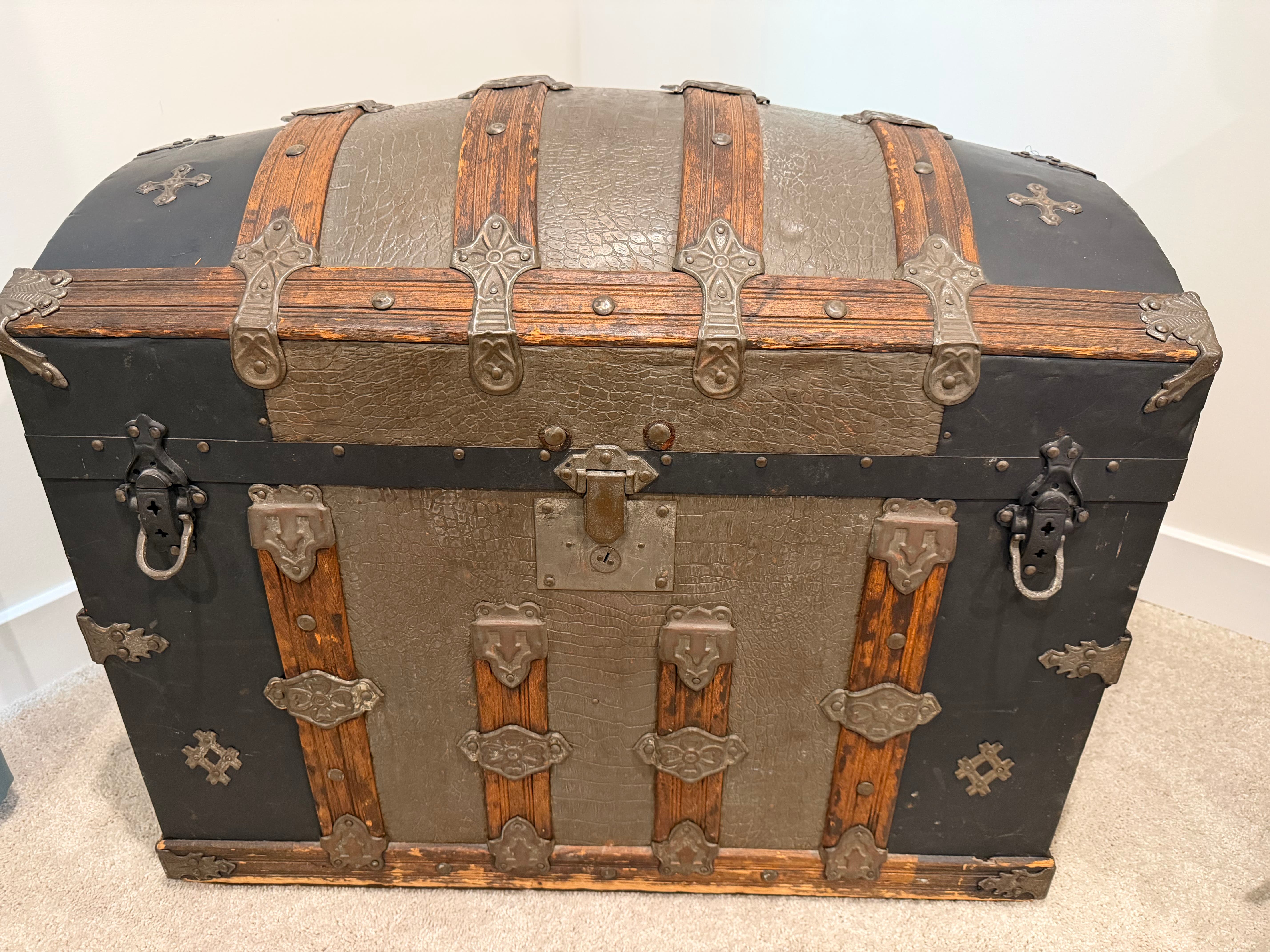 Antique Trunk $225 cash only